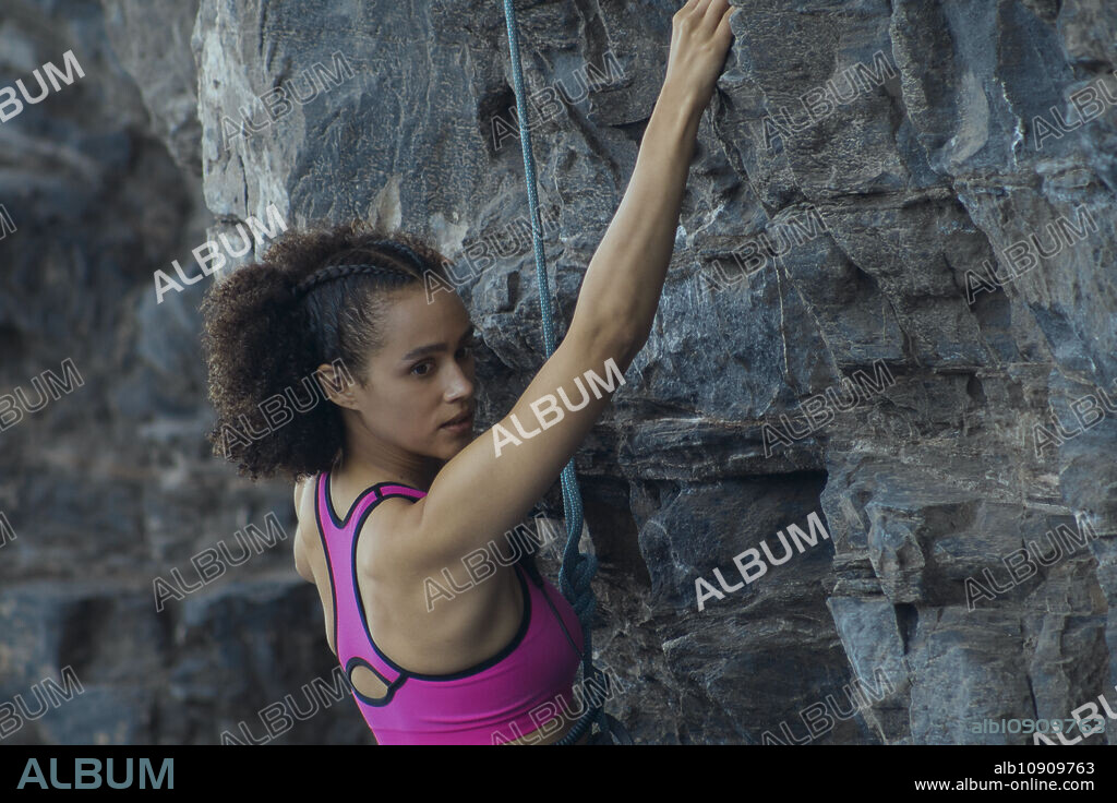 NATHALIE EMMANUEL en ARTHUR, 2024 (ARTHUR THE KING), dirigida por SIMON CELLAN JONES. Copyright Lionsgate/Tucker Tooley Entertainment.