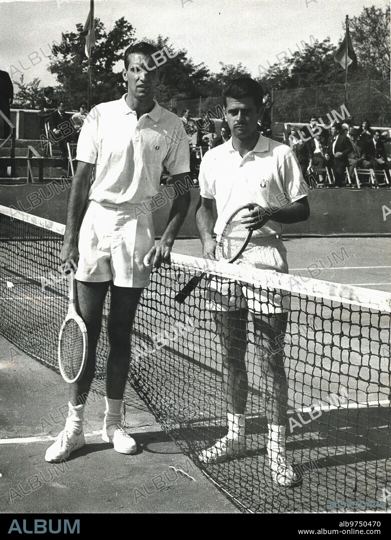 1959.- Andres Gimeno y Juan Manuel Couder antes de un partido en el que Gimeno, A la Izquierda, Resultó vencedor.