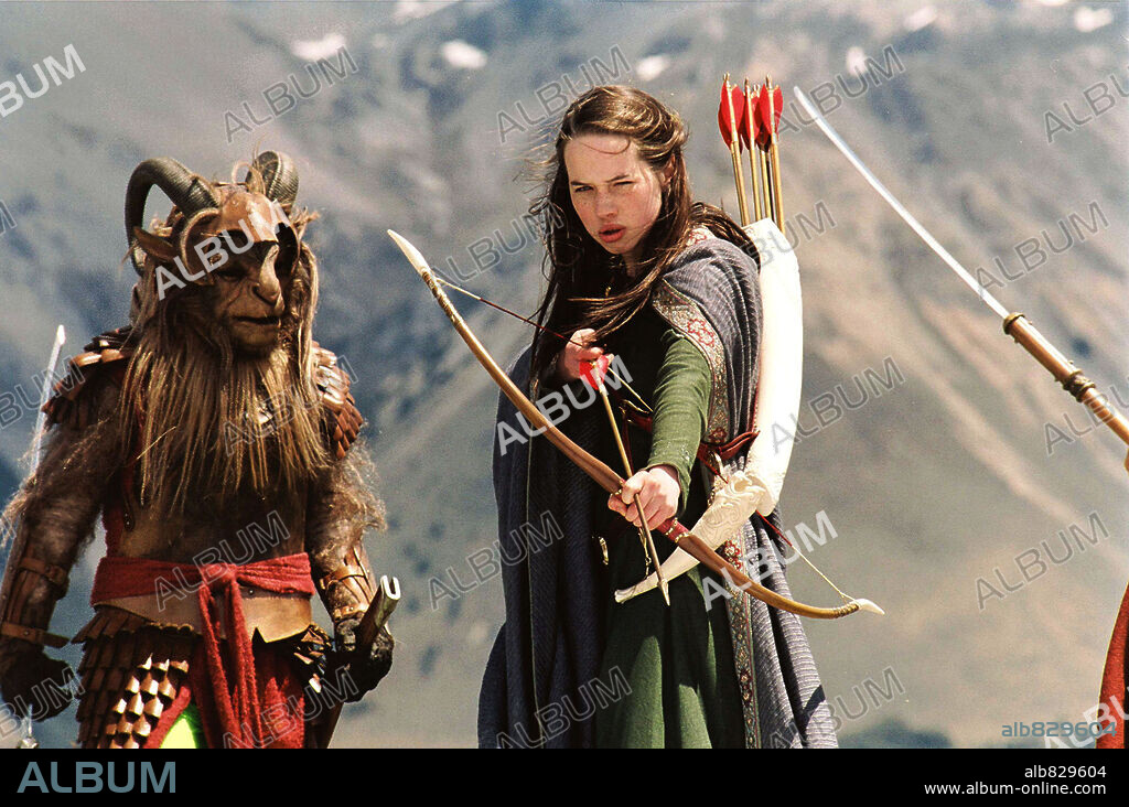 ANNA POPPLEWELL in CHRONICLES OF NARNIA: THE LION, THE WITCH AND THE WARDROBE, THE, 2005, unter der Regie von ANDREW ADAMSON. Copyright WALT DISNEY PICTURES / BRAY, PHIL.
