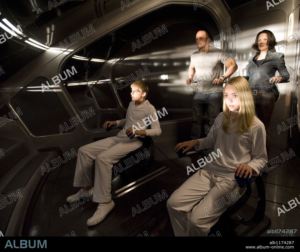 ALEXANDER LUDWIG, ANNASOPHIA ROBB und CARLA GUGINO in RACE TO WITCH MOUNTAIN, 2009, unter der Regie von ANDY FICKMAN. Copyright WALT DISNEY PICTURES / PHILLIPS, RON.