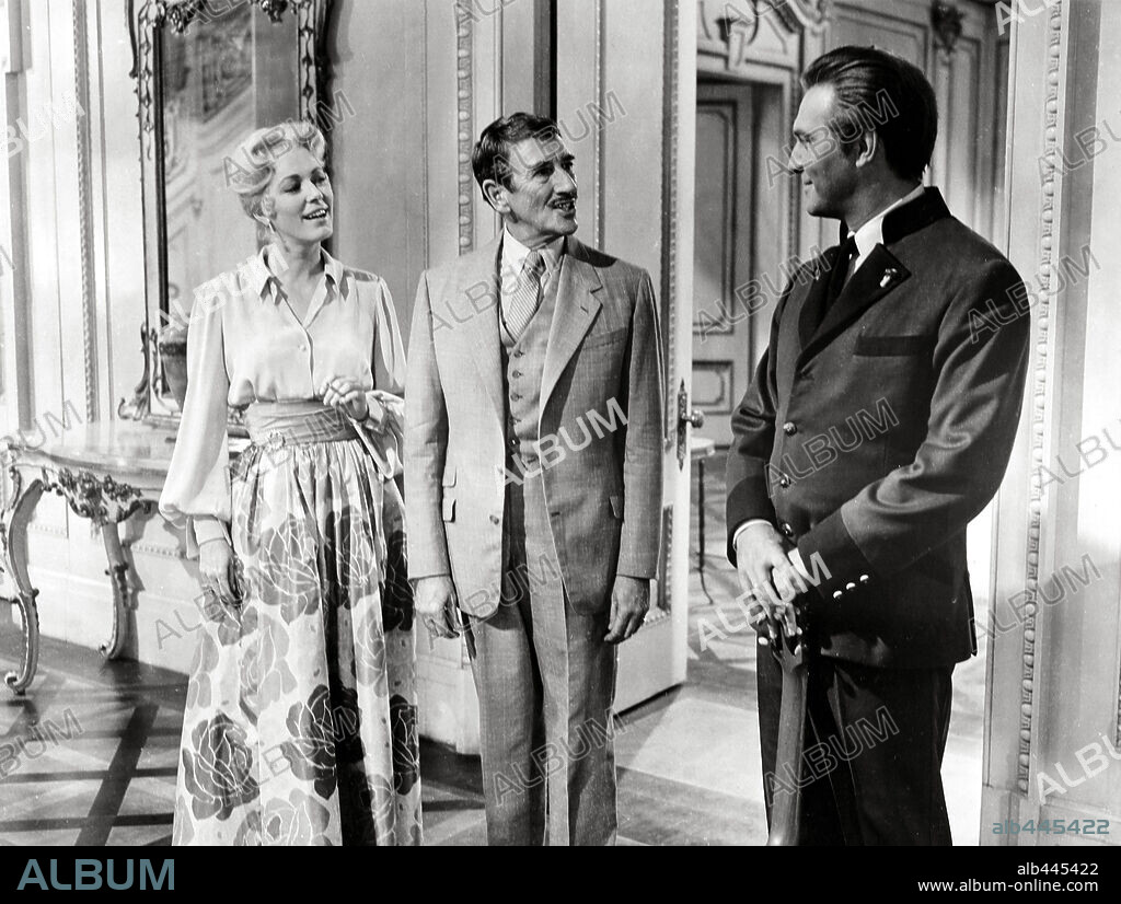 Eleanor Jane Parker, RICHARD HAYDN and CHRISTOPHER PLUMMER. CHRISTOPHER PLUMMER, ELEANOR PARKER and RICHARD HAYDN in THE SOUND OF MUSIC, 1965, directed by ROBERT WISE. Copyright 20TH CENTURY FOX.