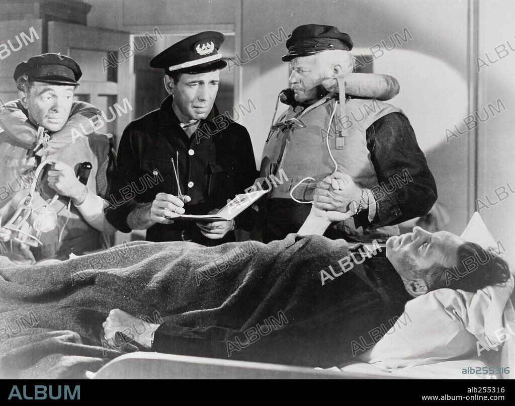ALAN HALE and HUMPHREY BOGART in ACTION IN THE NORTH ATLANTIC, 1943, directed by LLOYD BACON. Copyright WARNER BROTHERS.