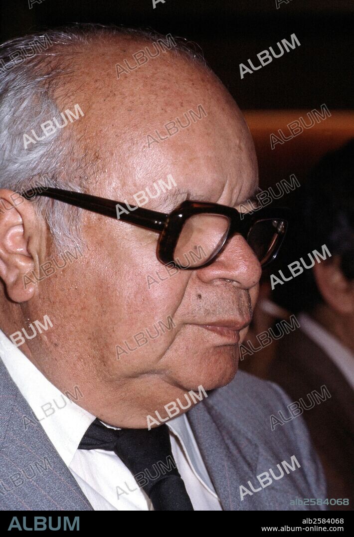 CARRANZA, EDUARDO. ESCRITOR Y POETA COLOMBIANO. 1913-1985. FOTO 1980.