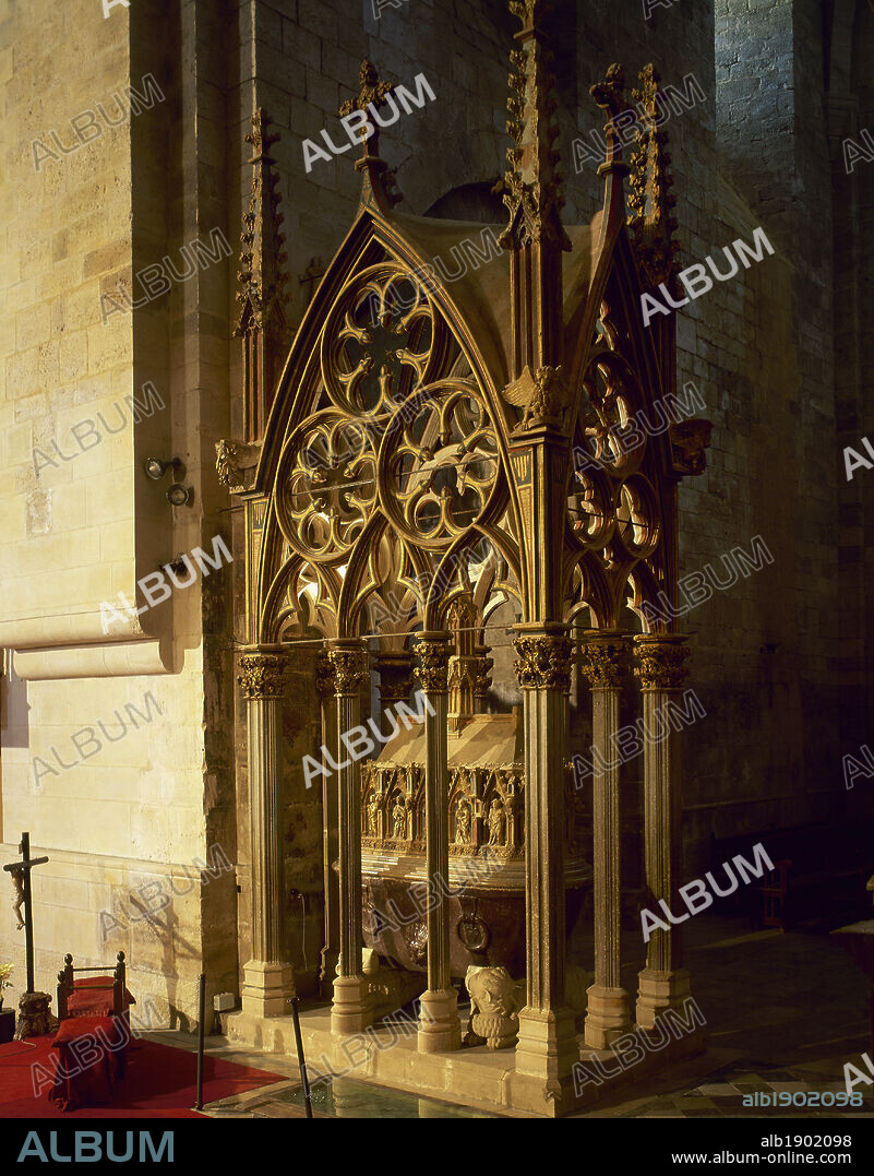 MASTER BARTOMEU. 13TH CENTURY.. Pere III of Aragon and II of Catalonia, the Great (1240-1285). King of Aragon (as Peter III) of Valencia (as Peter I), and Count of Barcelona (as Peter II) from 1276 to his death. Polychromed tomb of Peter the Great. Begun by the master Bartomeu around 1296. The sarcophagus rests over a Roman red porphyry bathtub and under a Gothic pavilion. Monastery of Santes Creus. Aiguamúrcia, province of Tarragona, Catalonia, Spain.