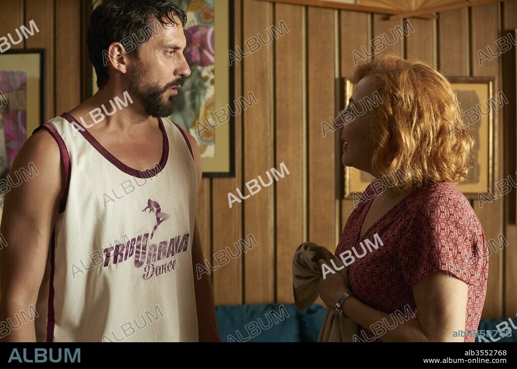 CARMEN MACHI y PACO LEON en LA TRIBU, 2018, dirigida por FERNANDO COLOMO. Copyright MOD PRUD/ATRESMEDIA CINE/MOVISTAR +.