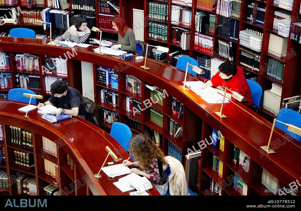 Library. Universidad del Pais Vasco (UPV/EHU). Gipuzkoa Campus. Donostia-San Sebastian. Euskadi.