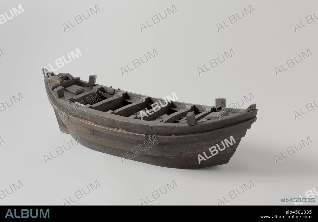 Model reconstruction of a single-masted ship excavated at Capelle, Model of a Single-Masted Vessel, Roughly coarse model of a single mast ship without rig. It is an over-flat flat-bottomed pointed gatter with straight, falling stevens. Deck beams indicate a main deck, and the model has a front and rear deck with shutters. There is a roasting spindle on the rear side, and two pump tubes on the front side. Part of the space in the hold has been shot behind. The sheer runs to both ends, the model has one bar wood. A mast track, a mast holder and chain putings of the rig are indicated. The model is a reconstruction of the vessel that was discovered on February 22, 1822 in Capelle in the Langstraat and then excavated. It is entirely made of material from the original ship. Reconstruction model., Geertruidenberg, Capelle, Cornelis Jan Glavimans, Johannes Petrus Scholten (attributed to), Waalwijk, 1822, wood (plant material), iron (metal), h 25.4 cm × l 97 cm × w 33.6 cm.