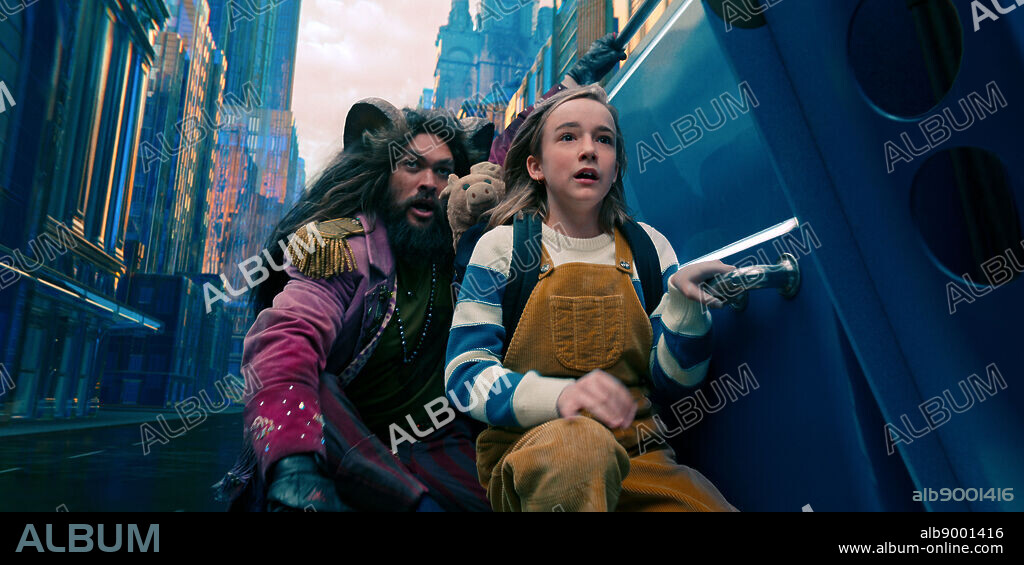JASON MOMOA y MARLOW BARKLEY en EL PAIS DE LOS SUEÑOS, 2022 (SLUMBERLAND), dirigida por FRANCIS LAWRENCE. Copyright CHERNIN ENTERTAINMENT.