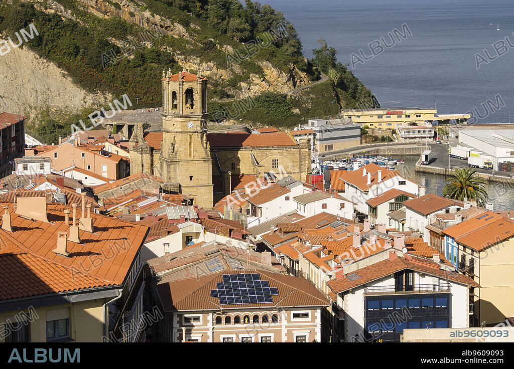 Iglesia de San Salvador de Guetaria (Salbatore Parroki Eliza). Iglesia gótica declarada Monumento Nacional, siglo XIV, Guetaria, localidad natal del marino Juan Sebastián Elcano,Guipuzcoa, Euzkadi, Spain.