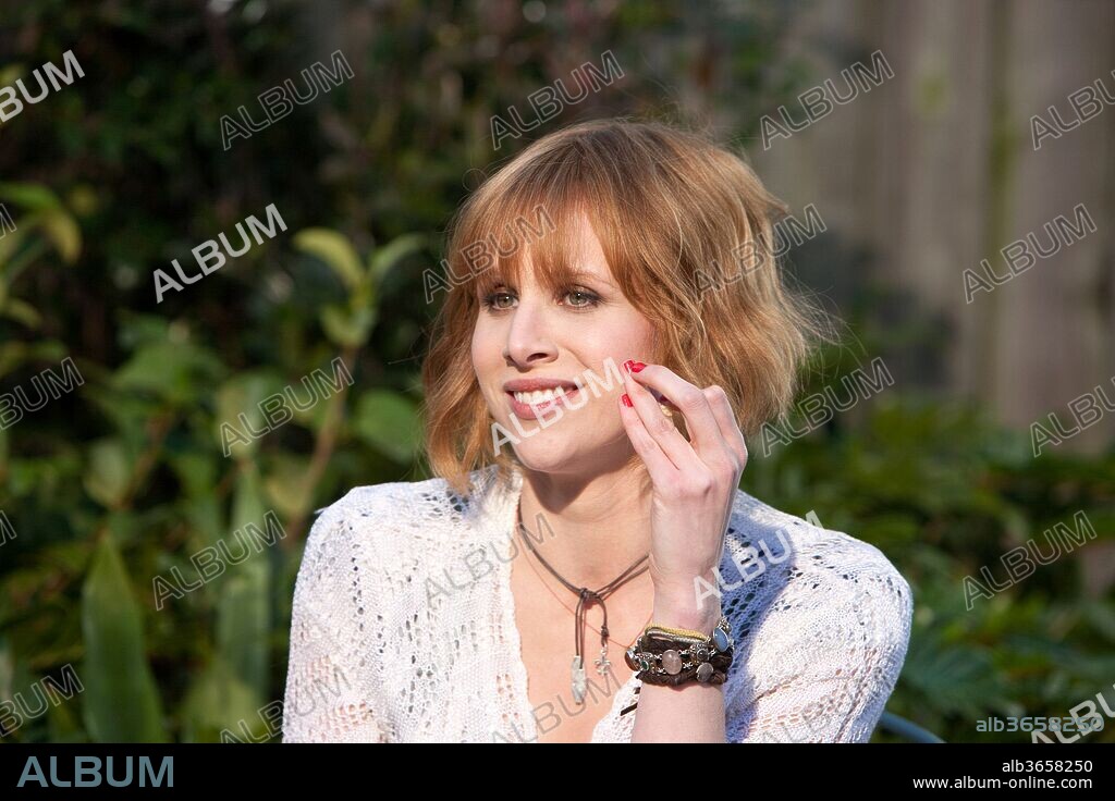 LUCY PUNCH in A LITTLE BIT OF HEAVEN, 2011, unter der Regie von NICOLE KASSELL. Copyright DAVIS ENTERTAINMENT.