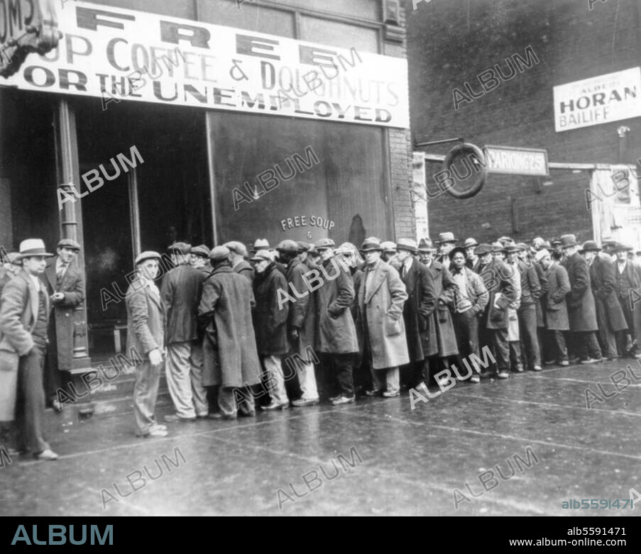 USA / World Economic Crisis. - Unemployed men queue outside a soup kitchen in New York which was opened by Al Capone. Photo, February 1931.