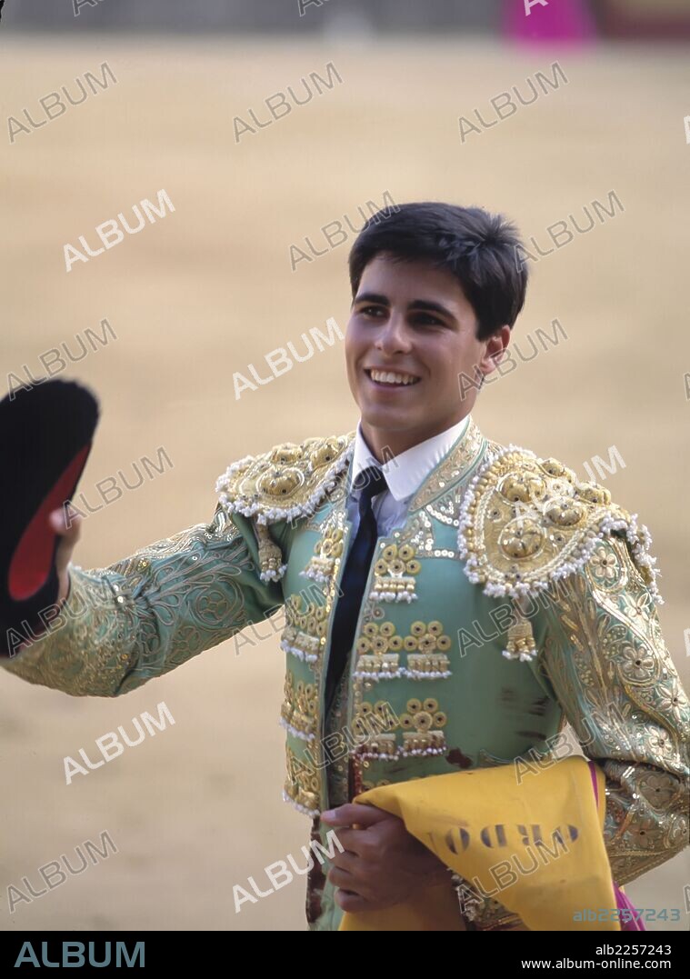 EL TORERO FRANCISCO RIVERA ORDOÑEZ DURANTE UNA CORRIDA DE TOROS.