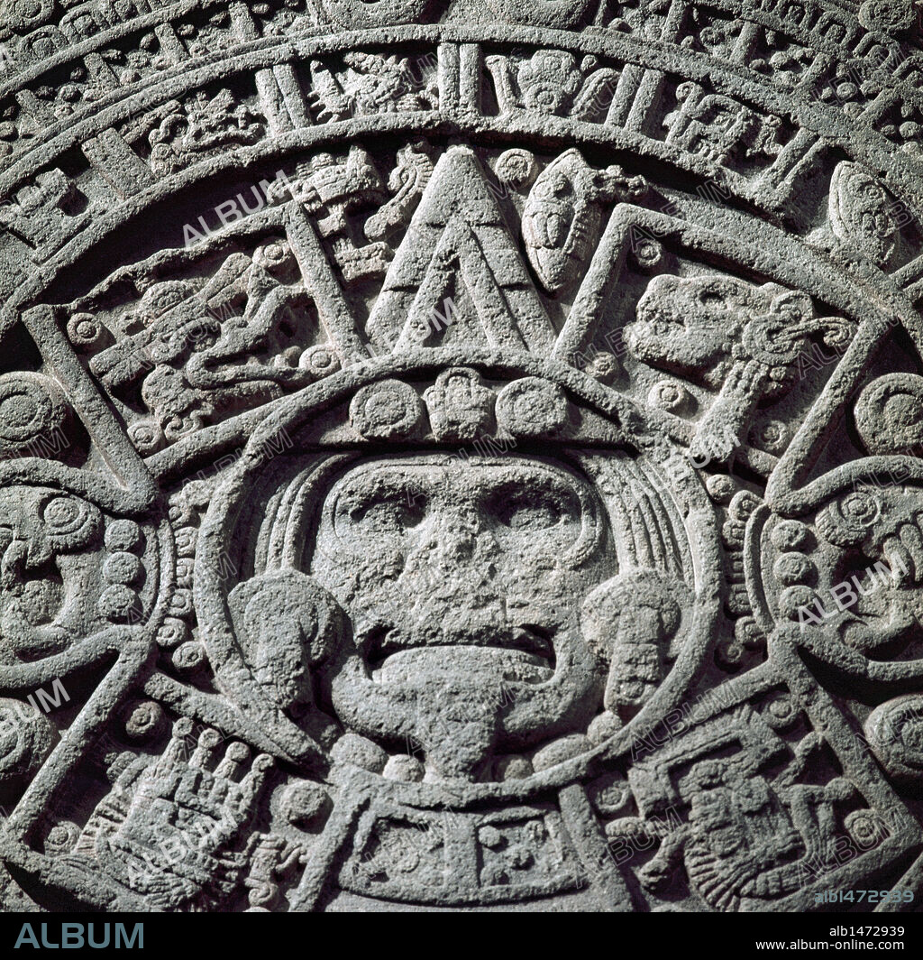 ARTE PRECOLOMBINO. AZTECA. MEXICO. CALENDARIO AZTECA o PIEDRA DEL SOL. Labrado en un monolito de basalto de 3.60 m de diámetro. Perteneciente al PERIODO POSTCLASICO TARDIO (1325-1521 d.C.). Detalle de la FIGURA CENTRAL QUE REPRESENTA A TONATIUH (EL SOL). Sala Mexica. Museo Nacional de Antropología. MEXICO D.F.
