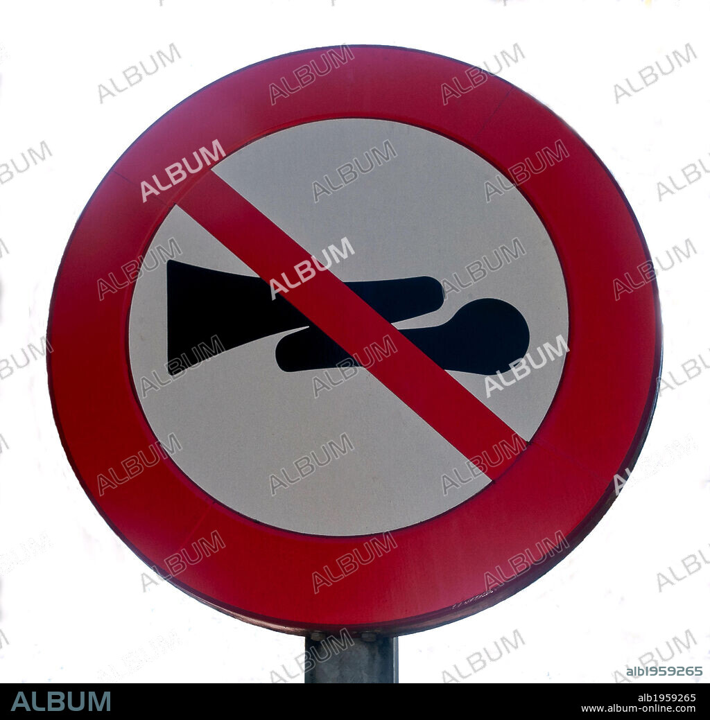 SEÑAL DE TRAFICO DE PROHIBIDO TOCAR EL CLAXON.