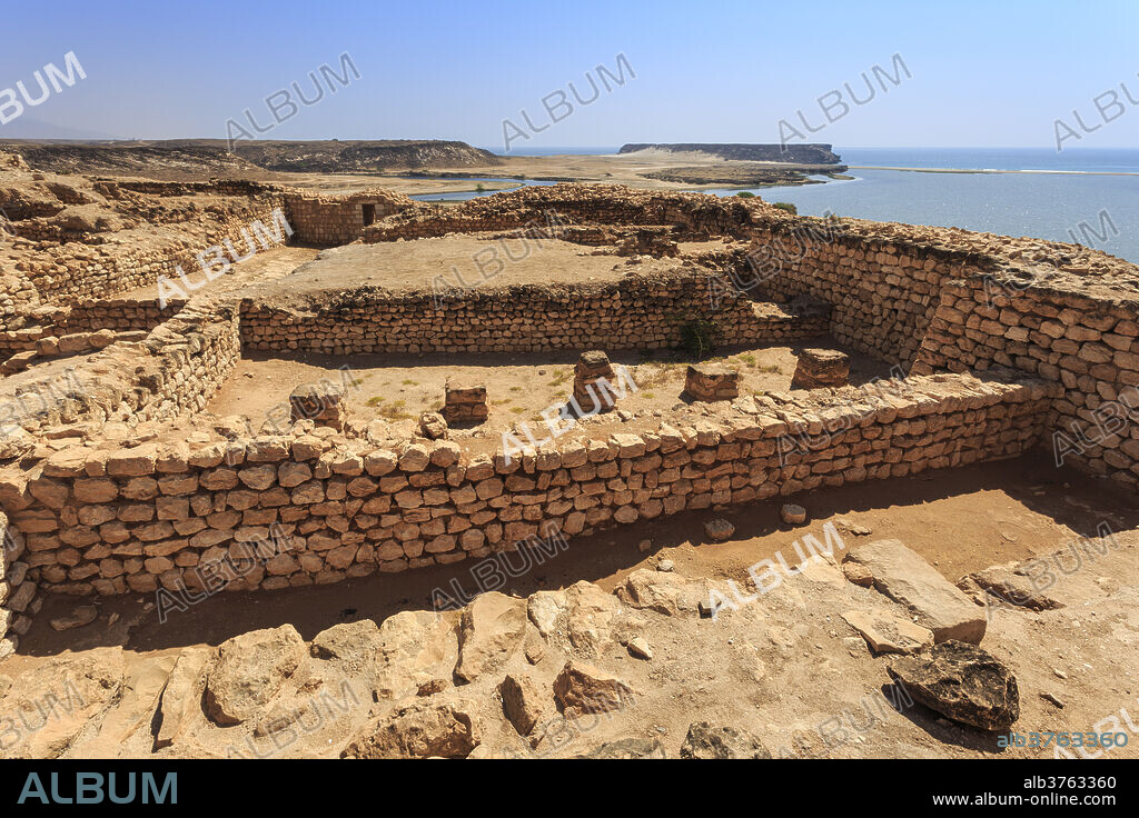 Sumhuram ruins overlooking Khor Rori (Rouri), Land of Frankincense UNESCO World Heritage Site, near Salalah, Dhofar Region, Oman, Middle East.