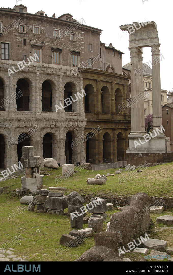 ARTE ROMANO. ITALIA. TEATRO DE MARCELO (MARCELLUS). El más antiguo de los que se conservan. Iniciado en época de César, su construcción finalizó el 13 a. C. Peruzzi aprovechó el tercer piso para convertirlo en parte del Palacio Orsini. Roma.