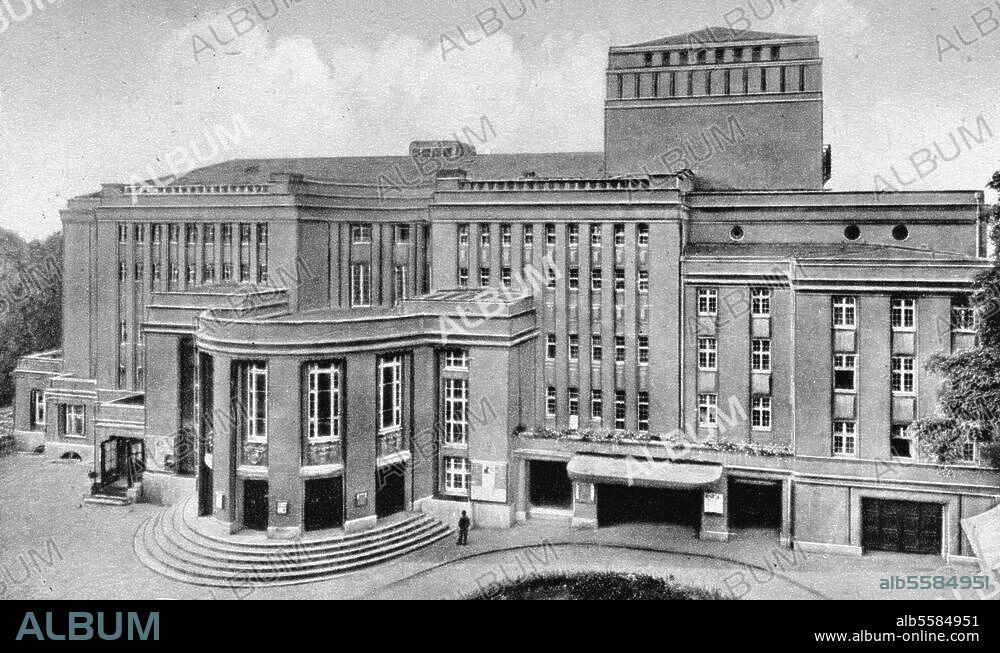 Teplitz, tschech. Teplice (Tschechoslowakei), Stadttheater. Außenansicht. Fotopostkarte, um 1920.