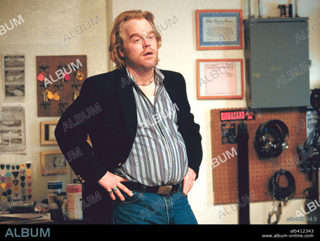 PHILIP SEYMOUR HOFFMAN in PUNCH-DRUNK LOVE, 2002, directed by PAUL THOMAS ANDERSON. Copyright NEW LINE CINEMA / BIRMELIN, BRUCE.