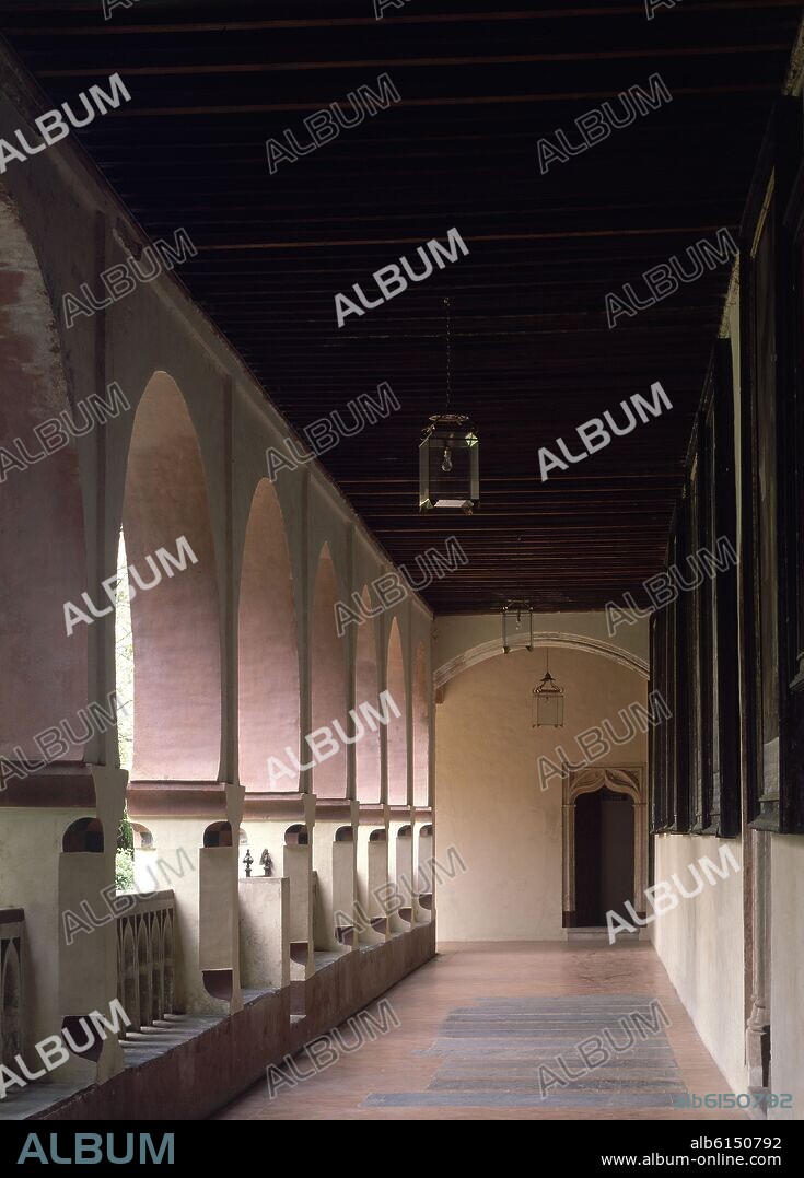 FRAY JUAN DE SEVILLA (SIGLO XV). GALERIA DEL CLAUSTRO MUDEJAR - SIGLO XIV/XV - ARCOS TUMIDOS.