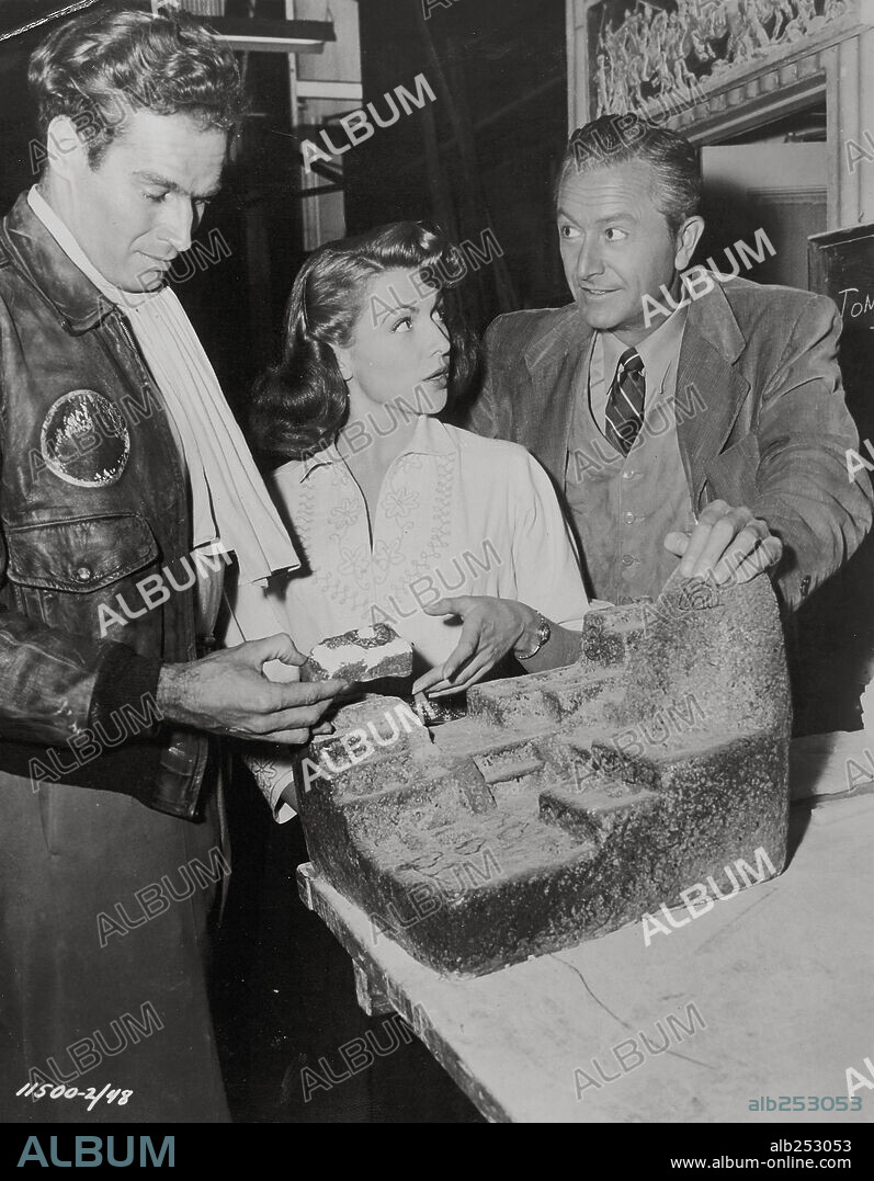 CHARLTON HESTON y NICOLE MAUREY en EL SECRETO DE LOS INCAS, 1954 (THE SECRET OF THE INCAS), dirigida por JERRY HOPPER.
