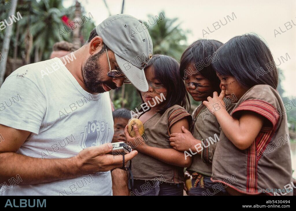 FRANCIS FORD COPPOLA in APOCALYPSE NOW, 1979, directed by FRANCIS FORD COPPOLA. Copyright ZOETROPE/UA.