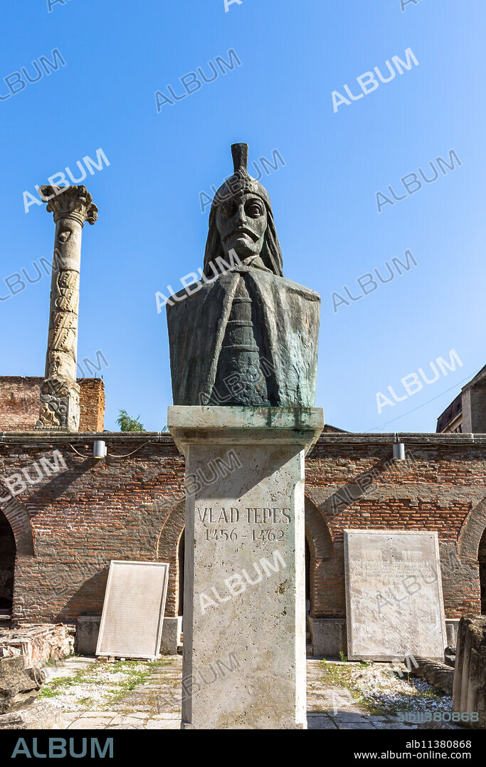 Statue of Vlad Tepes, the inspiration behind Bram Stoker's Dracula, at Curtea Veche, Bucharest, Romania, Europe.