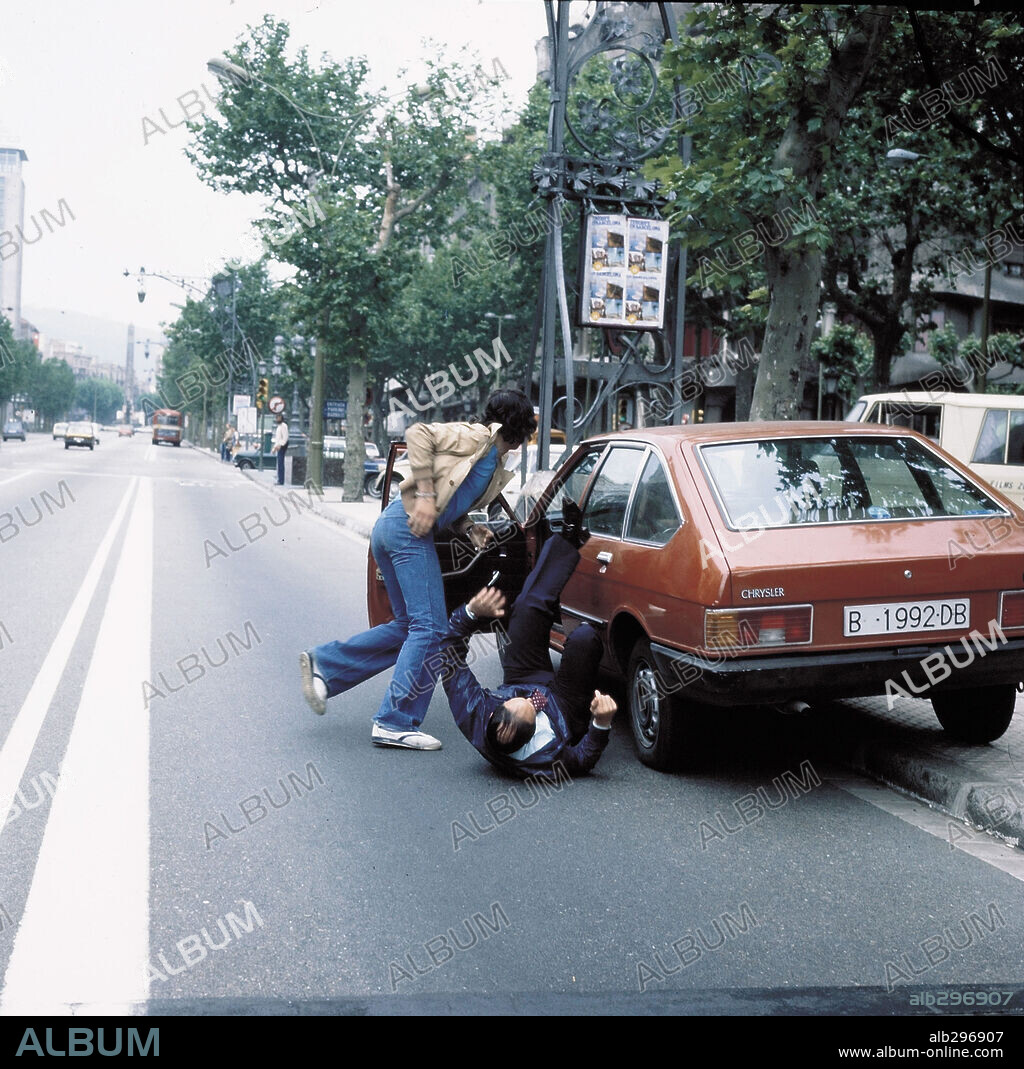 STREET WARRIORS, 1977 (PERROS CALLEJEROS), directed by JOSE ANTONIO DE LA LOMA.