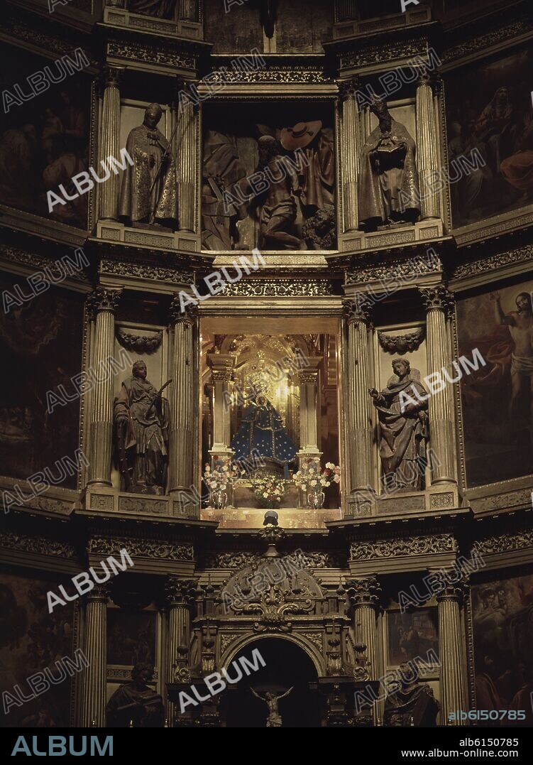 JUAN GOMEZ DE MORA (1586-1646). RETABLO MAYOR DE LA IGLESIA DEL MONASTERIO DE GUADALUPE - 1614 - DETALLE DE LA VIRGEN DE GUADALUPE- ESCULTURAS DE GIRALDO DE MERLO.