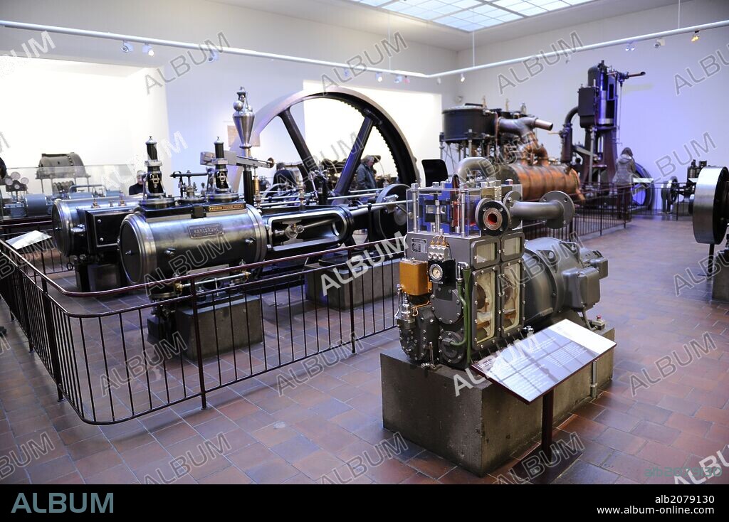 Interior de una de las salas del DEUTSCHES MUSEUM (Museo de la Ciencia y la Tecnología), dedicada a las máquinas de vapor. Munich. Alemania. Europa.