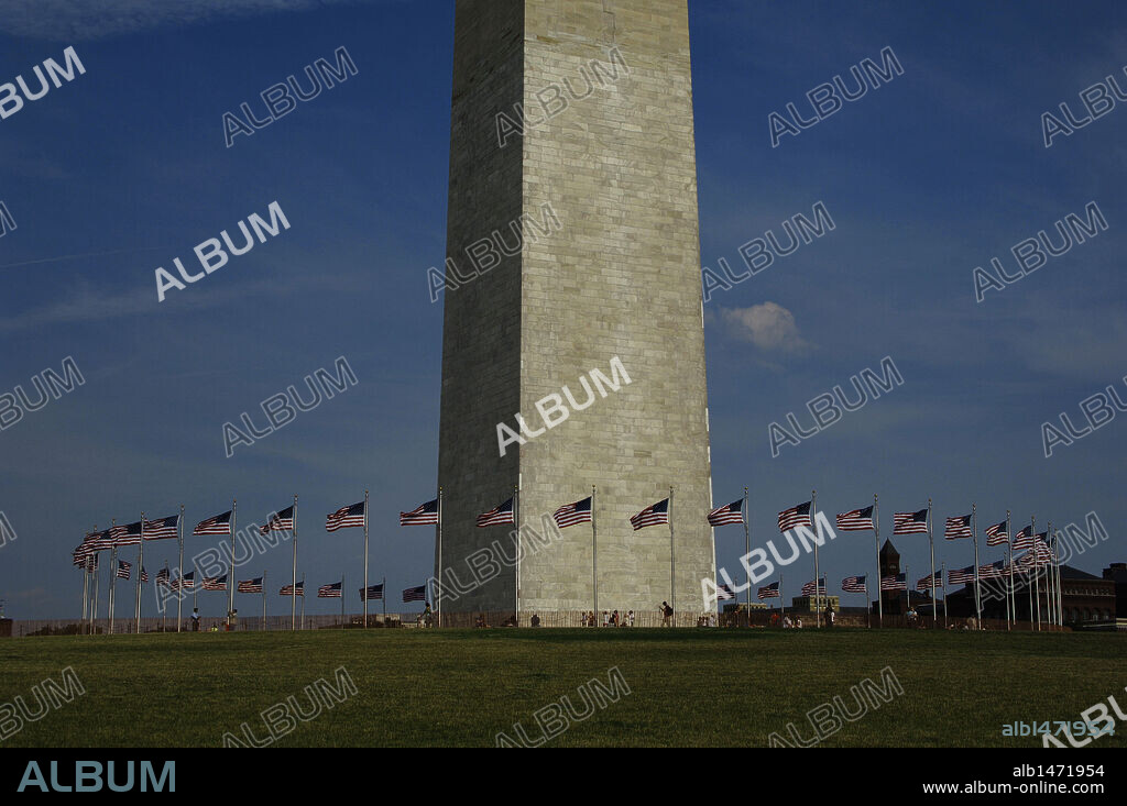 ESTADOS UNIDOS. WASHINGTON D. C. Vista del 'Monumento a Washington', obelisco de 185 m. de altura, realizado en mármol blanco y erigido en honor al primer presidente del país, George Washington (1732-1799). S. XVIII. Situado en el 'National Mall. Distrito de Columbia.