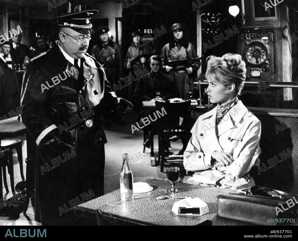 BRIGITTE BARDOT in BABETTE GOES TO WAR, 1959 (BABETTE S'EN VA-T-EN GUERRE), directed by CHRISTIAN-JAQUE. Copyright COLUMBIA PICTURES.