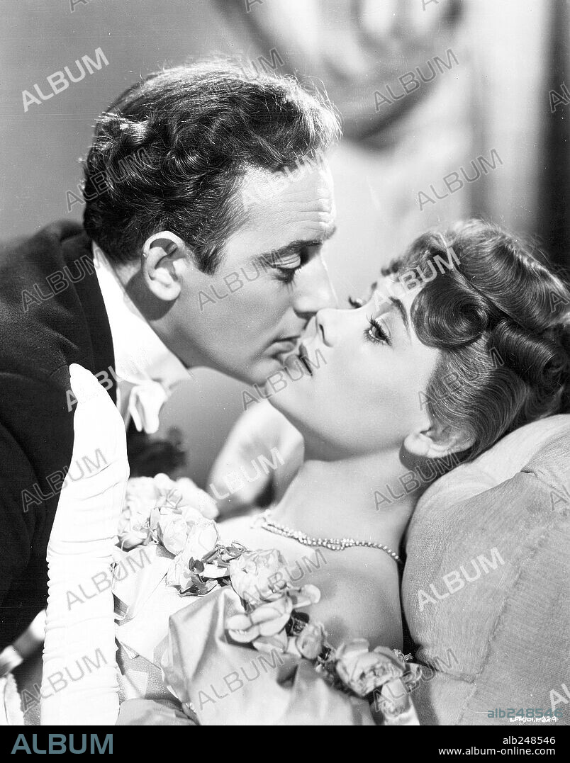 GLYNIS JOHNS and MICHAEL WILDING in AN IDEAL HUSBAND, 1947, directed by ALEXANDER KORDA. Copyright LONDON FILMS.