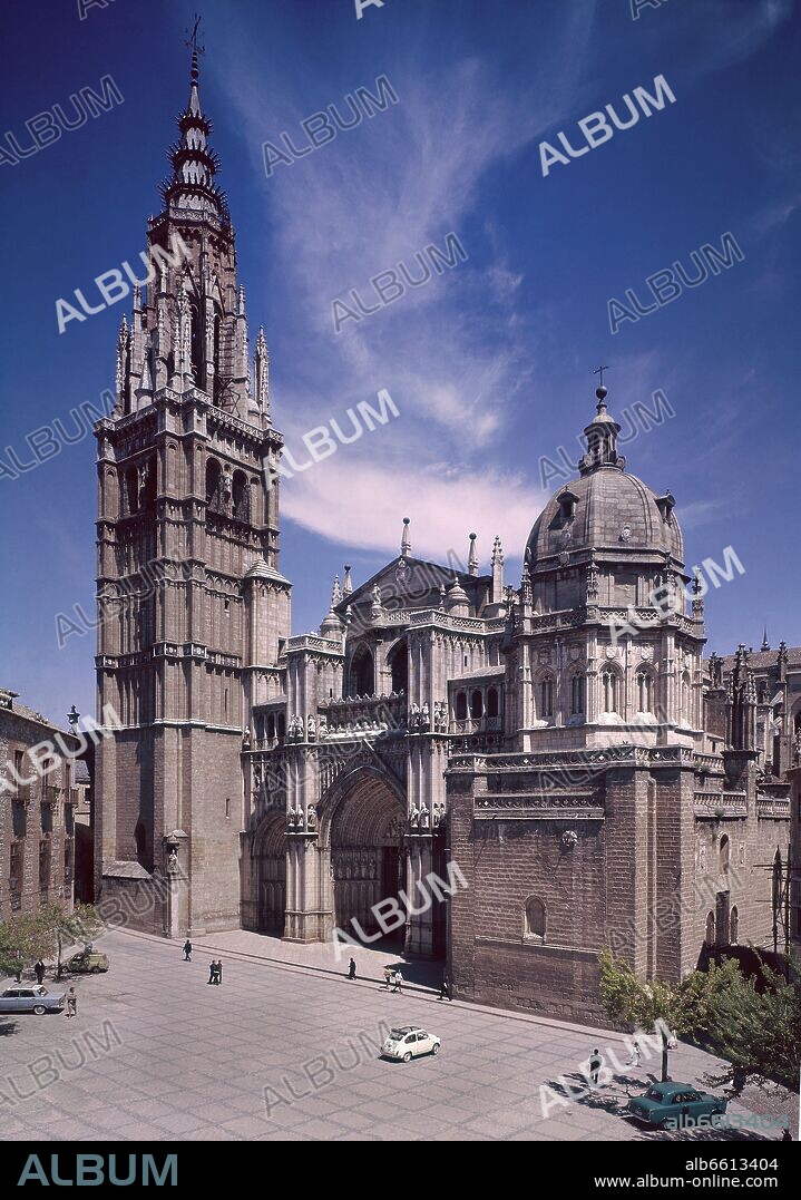 TORRE Y FACHADA PRINCIPAL DE LA CATEDRAL DE TOLEDO EN LOS AÑOS 60 - GOTICO ESPAÑOL SIGLO XV.