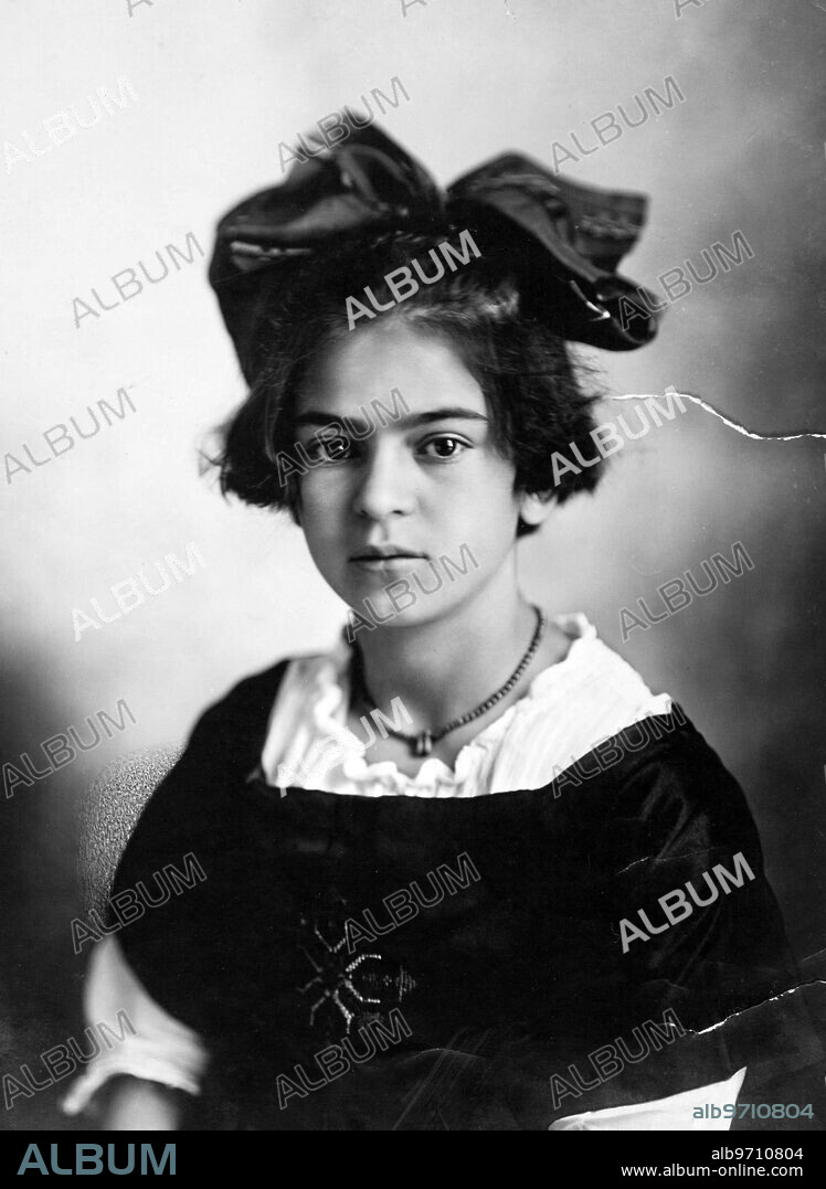 FRIDA KAHLO en FRIDA, 2022 (BECOMING FRIDA KAHLO), dirigida por LOUISE LOCKWOOD. Copyright Rogan Production / BBC.
