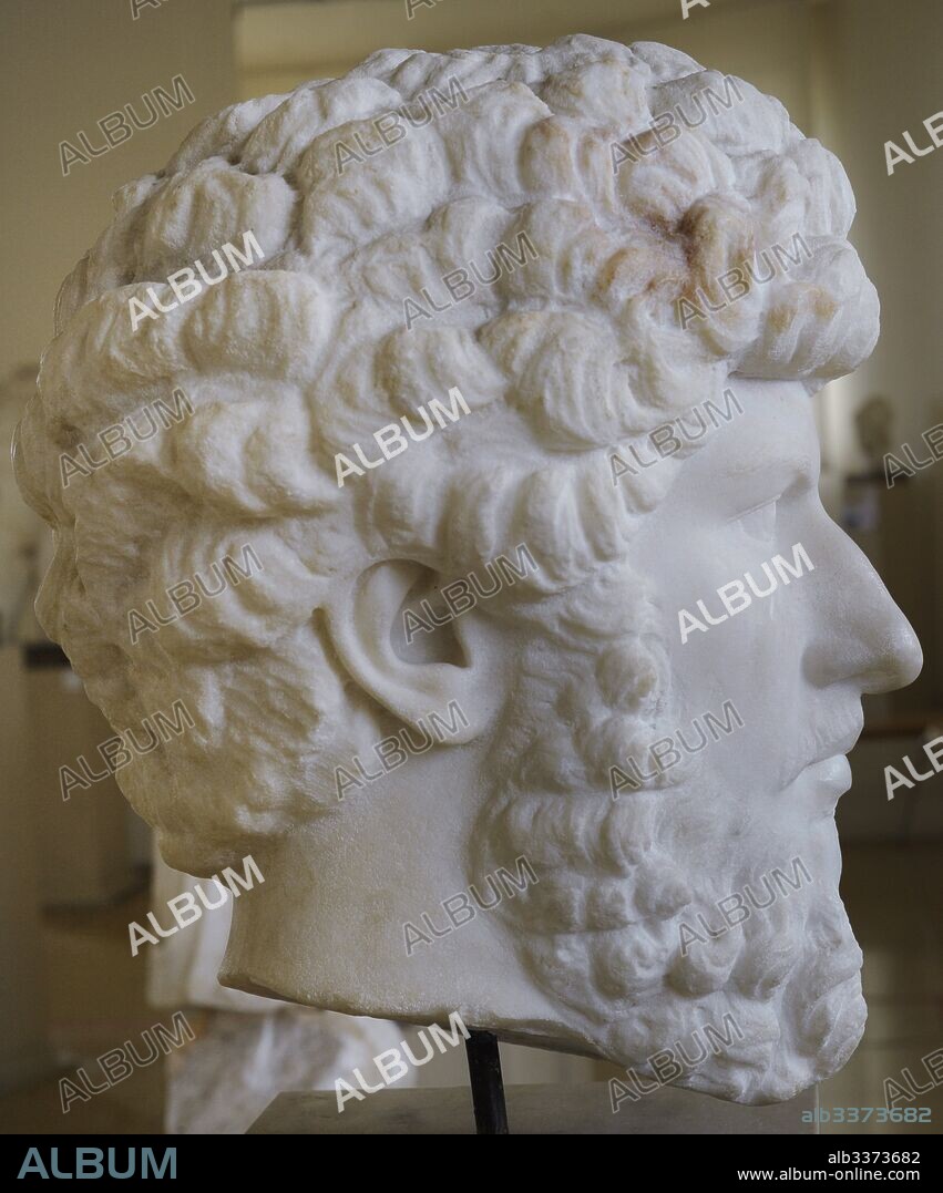 Lucio Vero Antonino (130-169). Emperador romano. Dinastía Nerva-ANtonina. Busto. Siglo II. Forum de la Colonia. Tarragona. Museo Nacional Arqueológico. Tarragona, España. Lucius Verus (130-169). Roman emperor. Nerva-Antonine dyansty. Bust. 2nd century. From Colony Forum, Tarragona. National Archaeological Museum. Tarragona. Spain.