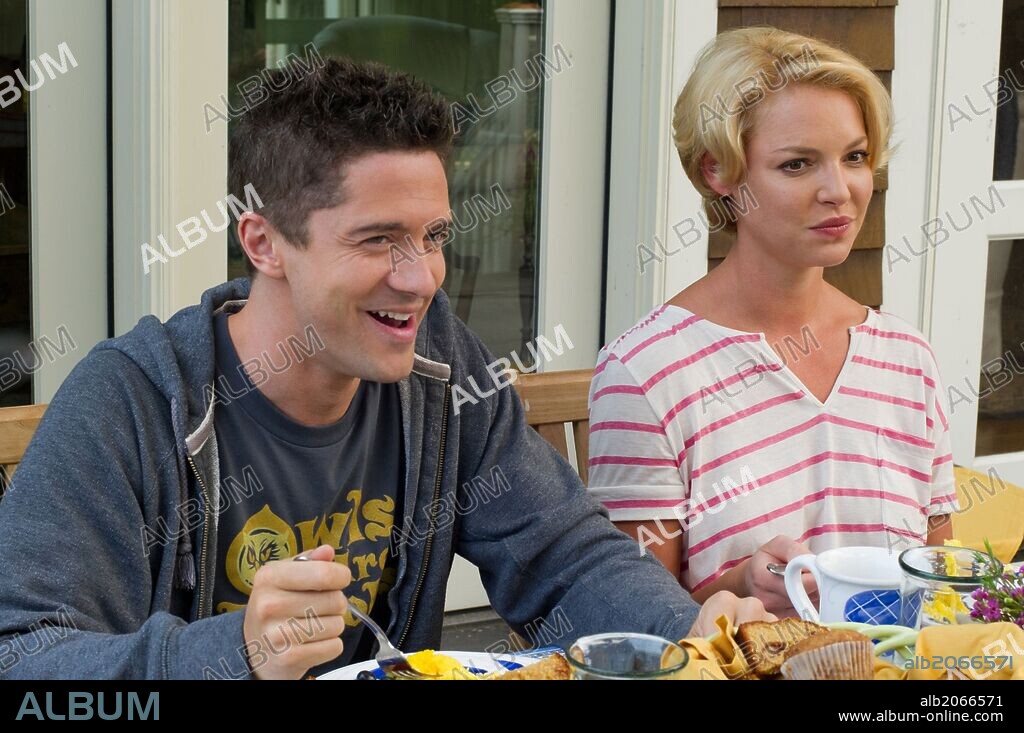 KATHERINE HEIGL and TOPHER GRACE in THE BIG WEDDING, 2013, directed by JUSTIN ZACKHAM. Copyright MILLENNIUM FILMS.