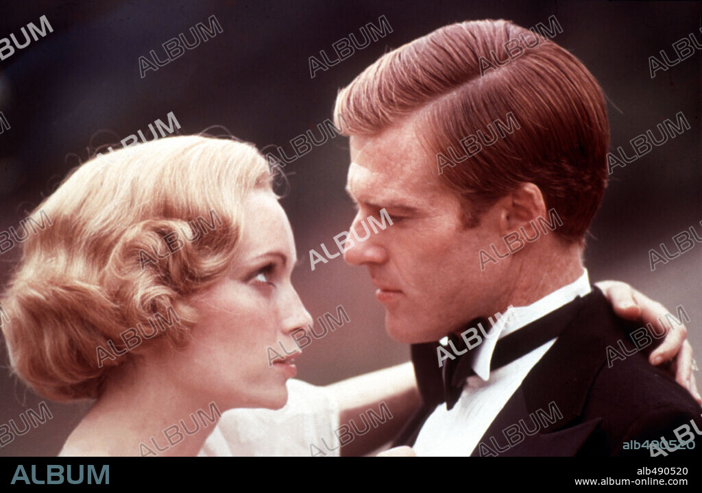 MIA FARROW and ROBERT REDFORD in THE GREAT GATSBY, 1974, directed by JACK CLAYTON. Copyright PARAMOUNT PICTURES.