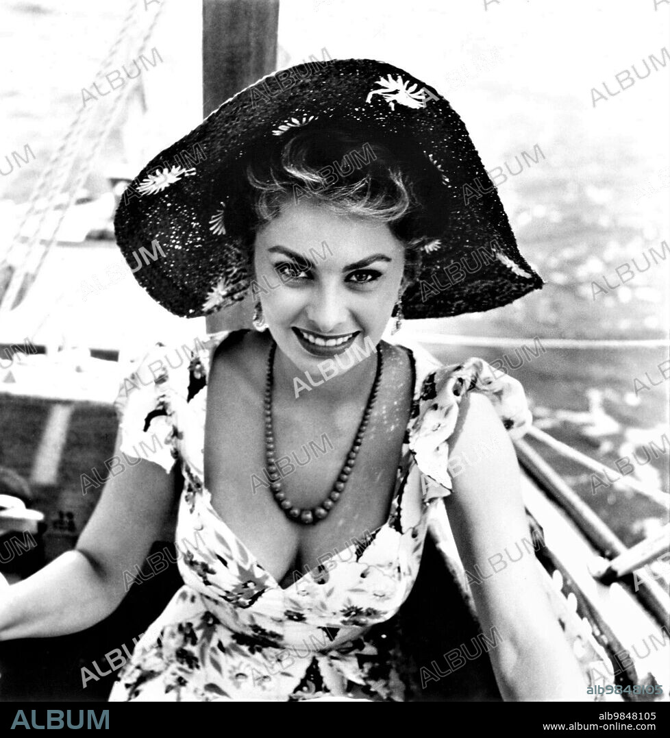 LOREN SOPHIA / LOREN SOFIA 1934/. SOPHIA LOREN in SCANDAL IN SORRENTO, 1955 (PANE, AMORE E...), directed by DINO RISI. Copyright TITANUS.