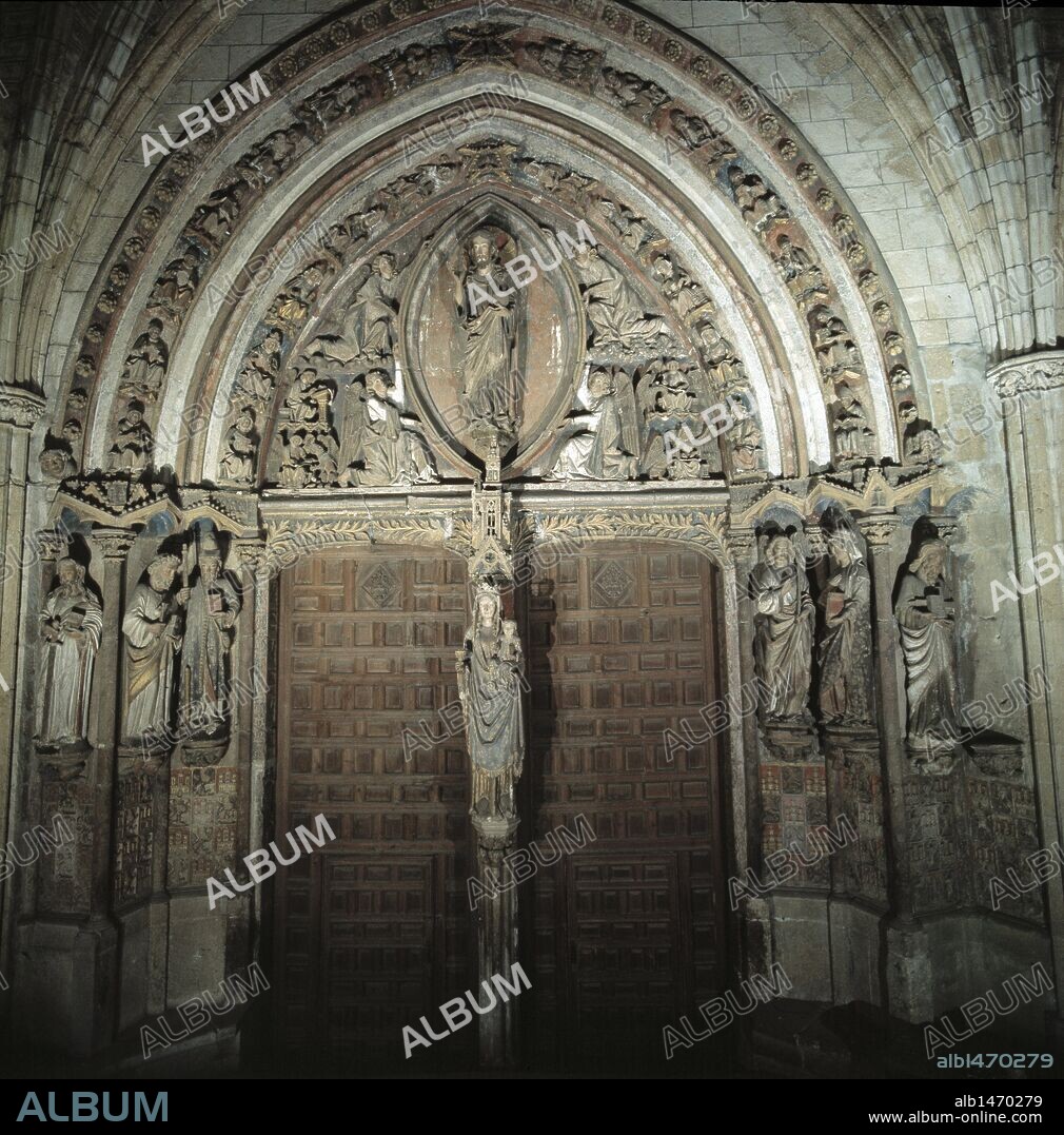 LEON. CATEDRAL DE SANTA MARIA. PUERTA DE LA VIRGEN DEL DADO. ARTE GOTICO.