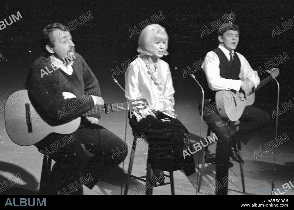 Göteborg troligen 1964. TV-inspelning i Göteborg Cornelis Vreeswijk, Ann-Louise Hanson och Fred Åkerström *** Local Caption *** Från SR/SvT:s arkivScean-392.jpg. KAMERAREPORTAGE.