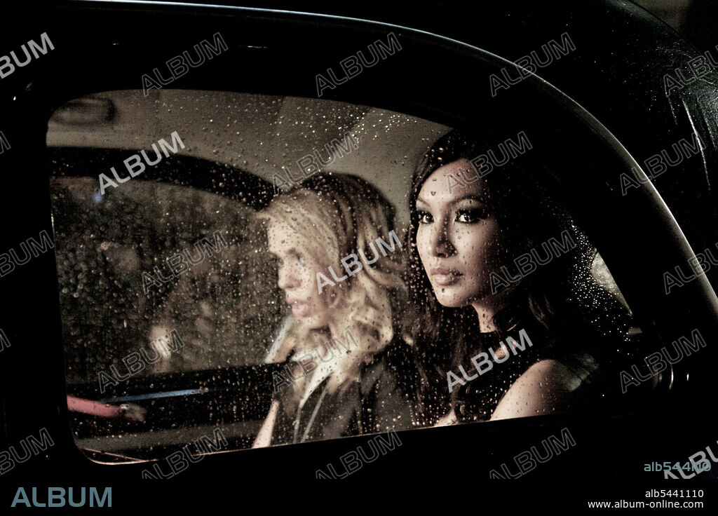 BILLIE PIPER und GEMMA CHAN in SECRET DIARY OF A CALL GIRL, 2007, unter der Regie von LUCY PREBBLE. Copyright TIGER ASPECT PRODUCTIONS.