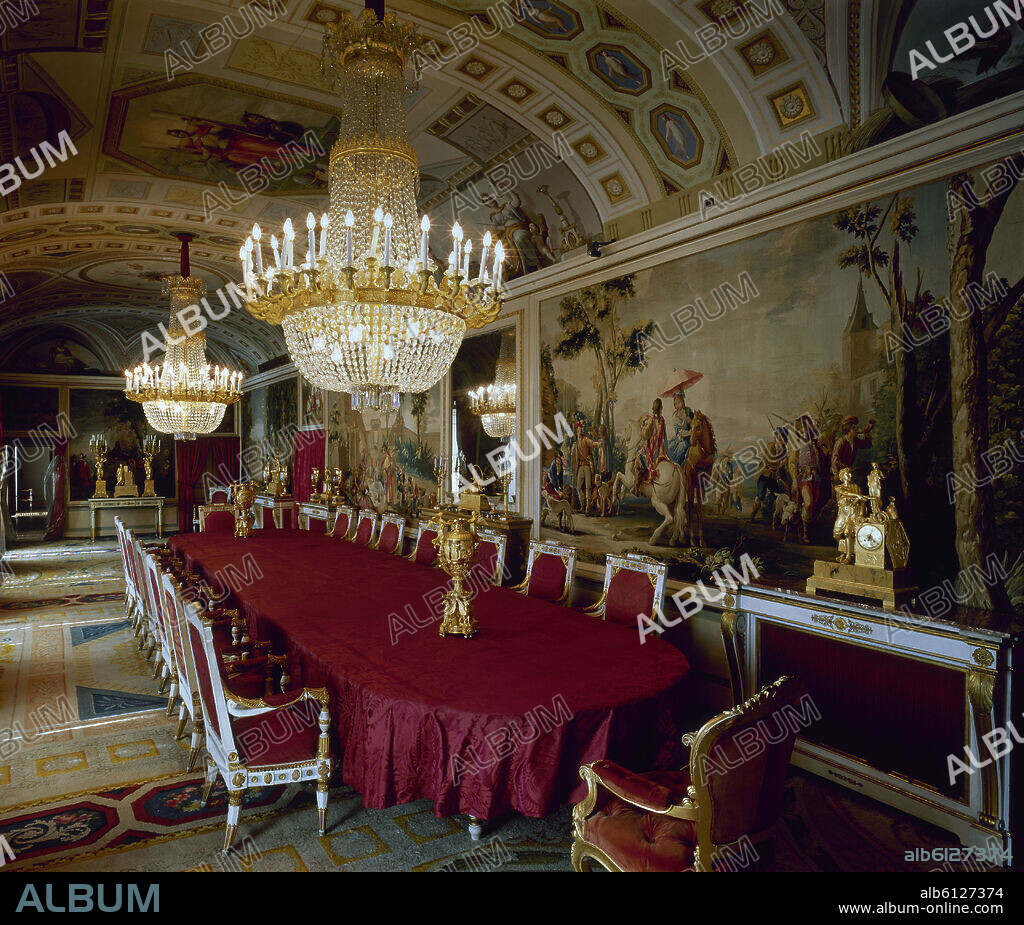 INTERIOR-COMEDOR DE GALA O SALON DE CONSEJOS-FRESCOS Y TAPICES.