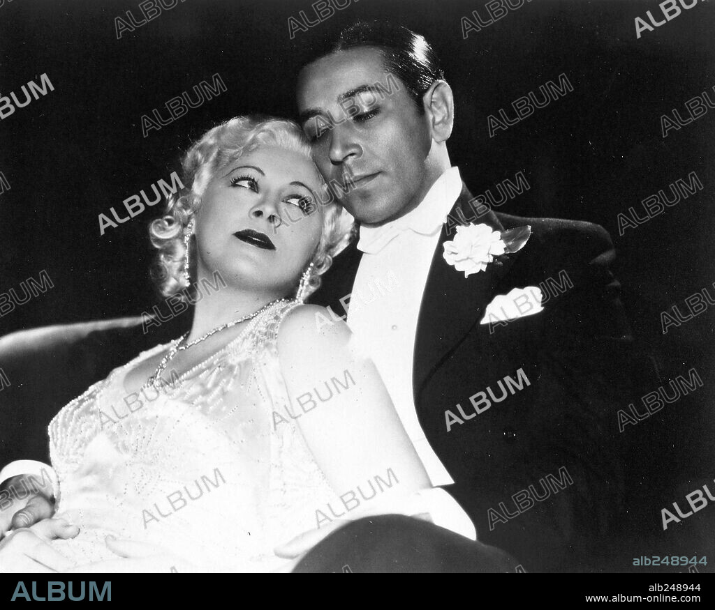 GEORGE RAFT und MAE WEST in NIGHT AFTER NIGHT, 1932, unter der Regie von ARCHIE MAYO. Copyright PARAMOUNT PICTURES.
