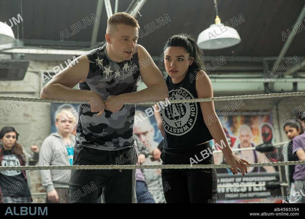 FLORENCE PUGH y JACK LOWDEN en PELEANDO EN FAMILIA, 2019 (FIGHTING WITH MY FAMILY), dirigida por STEPHEN MERCHANT. Copyright Metro-Goldwyn-Mayer (MGM).