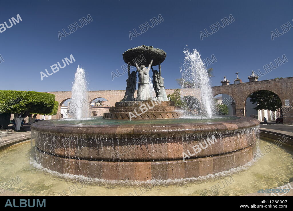 Fuente Las Tarasca, a famous fountain, Morelia, Michoacan, Mexico, North America.