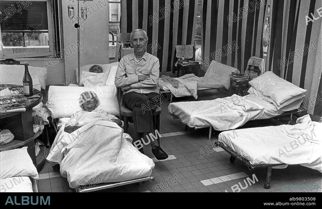 Overcrowded lanes at the niguarda hospital, milan, 70s.