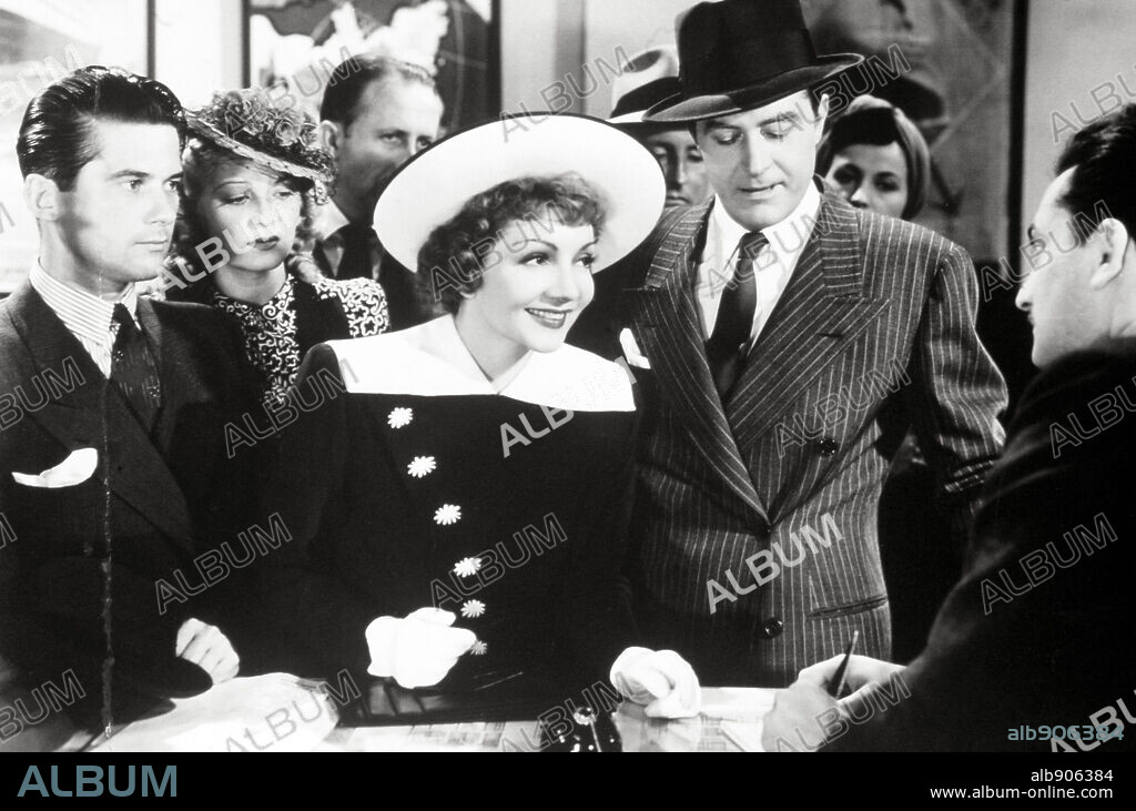 CLAUDETTE COLBERT y RAY MILLAND en ADELANTE, MI AMOR, 1940 (ARISE, MY LOVE), dirigida por MITCHELL LEISEN. Copyright PARAMOUNT PICTURES.