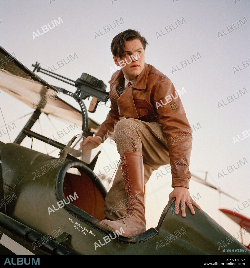 di caprio. Leonardo DiCaprio en EL AVIADOR, 2004 (THE AVIATOR), dirigida por MARTIN SCORSESE. Copyright MIRAMAX FILMS.