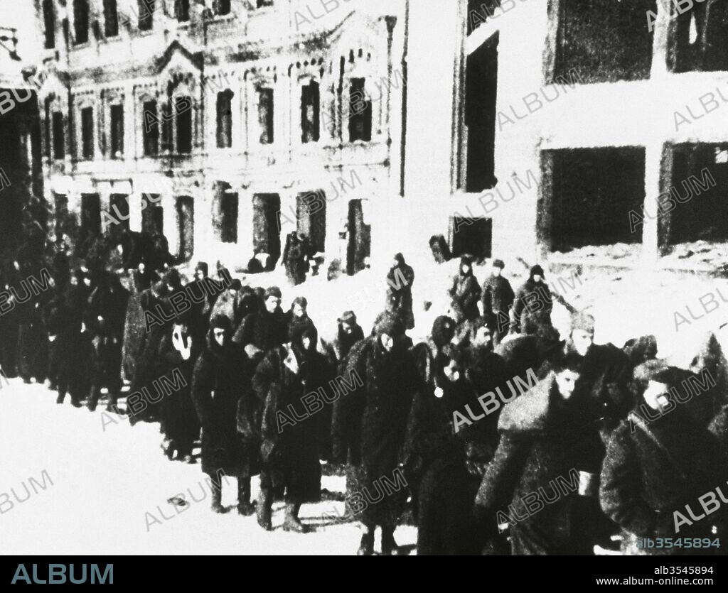 Segunda Guerra Muncial (1939-1945). Rendición alemana en Stalingrado en febrero de 1943. Prisioneros del ejército alemán tras su rendición.