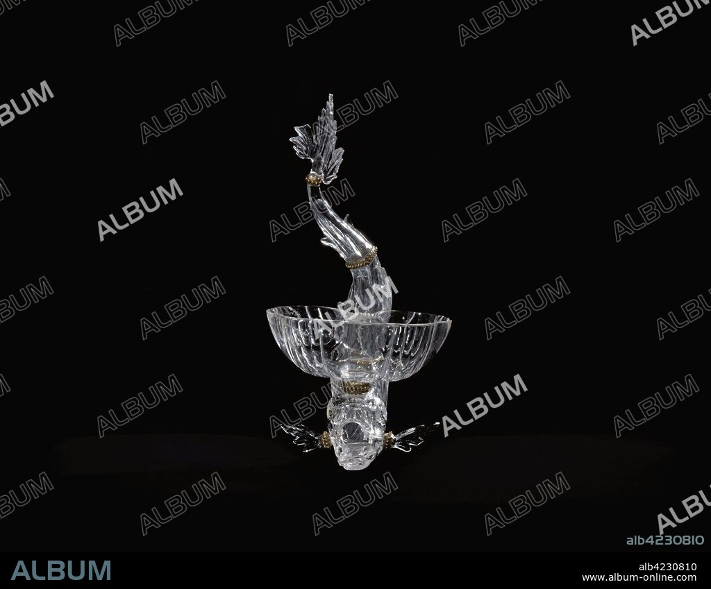 Giovanni Battista Metellino / 'Salero de cristal de roca en forma de delfín'. 1670 - 1700. Cristal de roca / cuarzo hialino, Plata dorada, 44,8 x 21,5 cm.